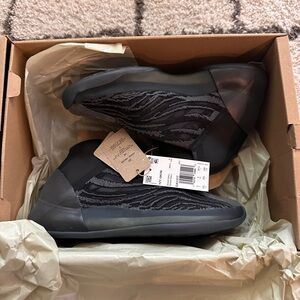 Adidas Yeezy QNTM Onyx